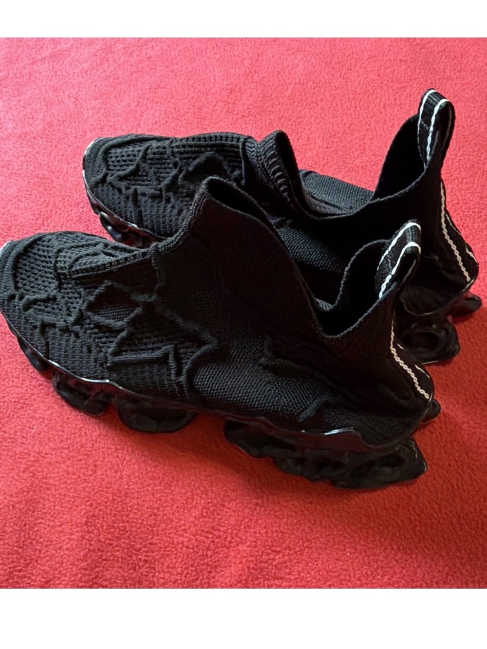 Men’s size 40 Black High Top Slip-On Athletic Sneaker, US men Size 7 women 9.